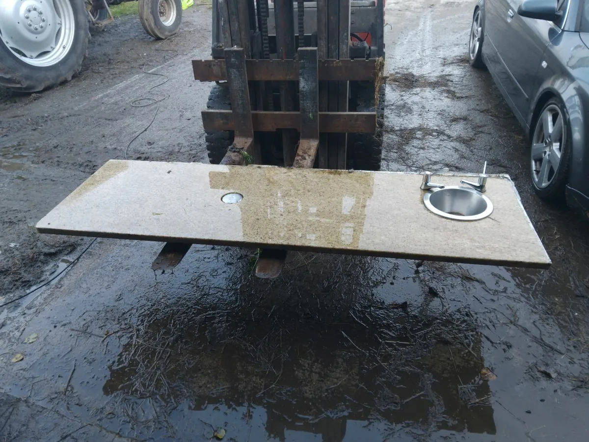 Solid granite counter - Image 2