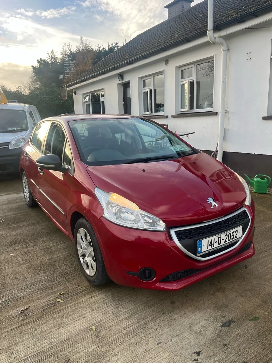 Peugeot 208 1.2petrol 2014 - Image 1