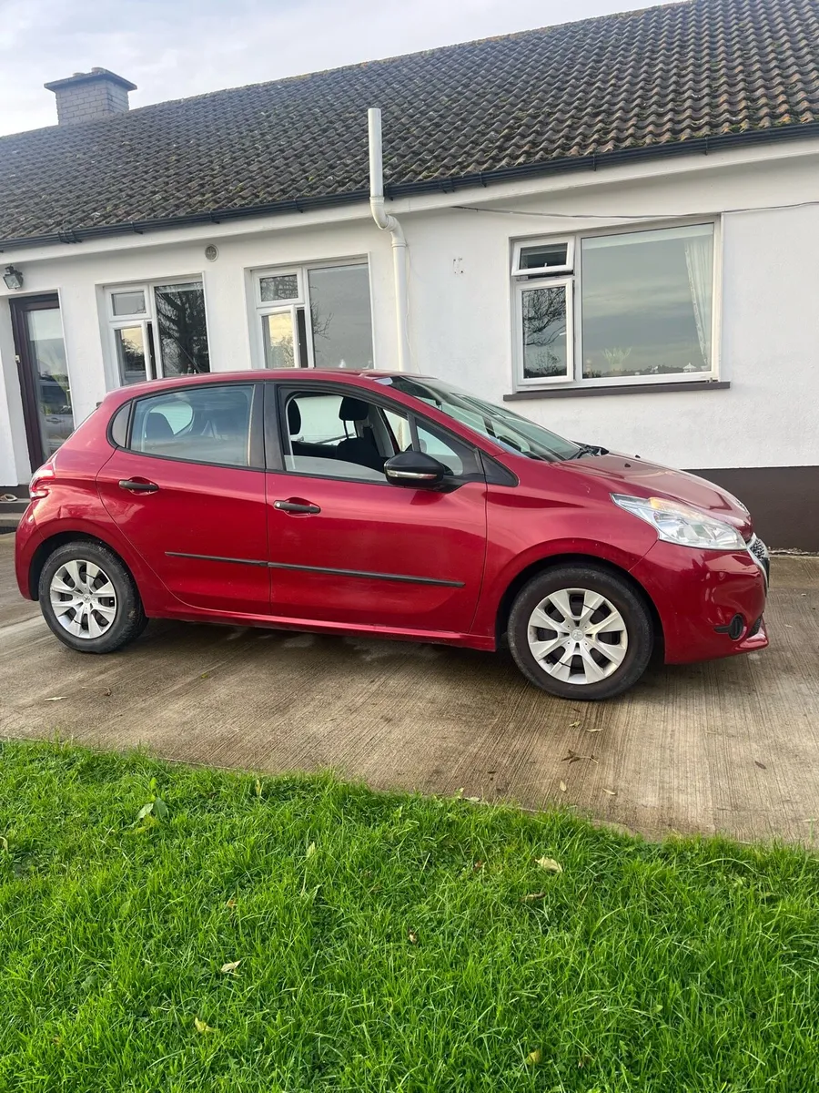 Peugeot 208 1.2petrol 2014 - Image 4