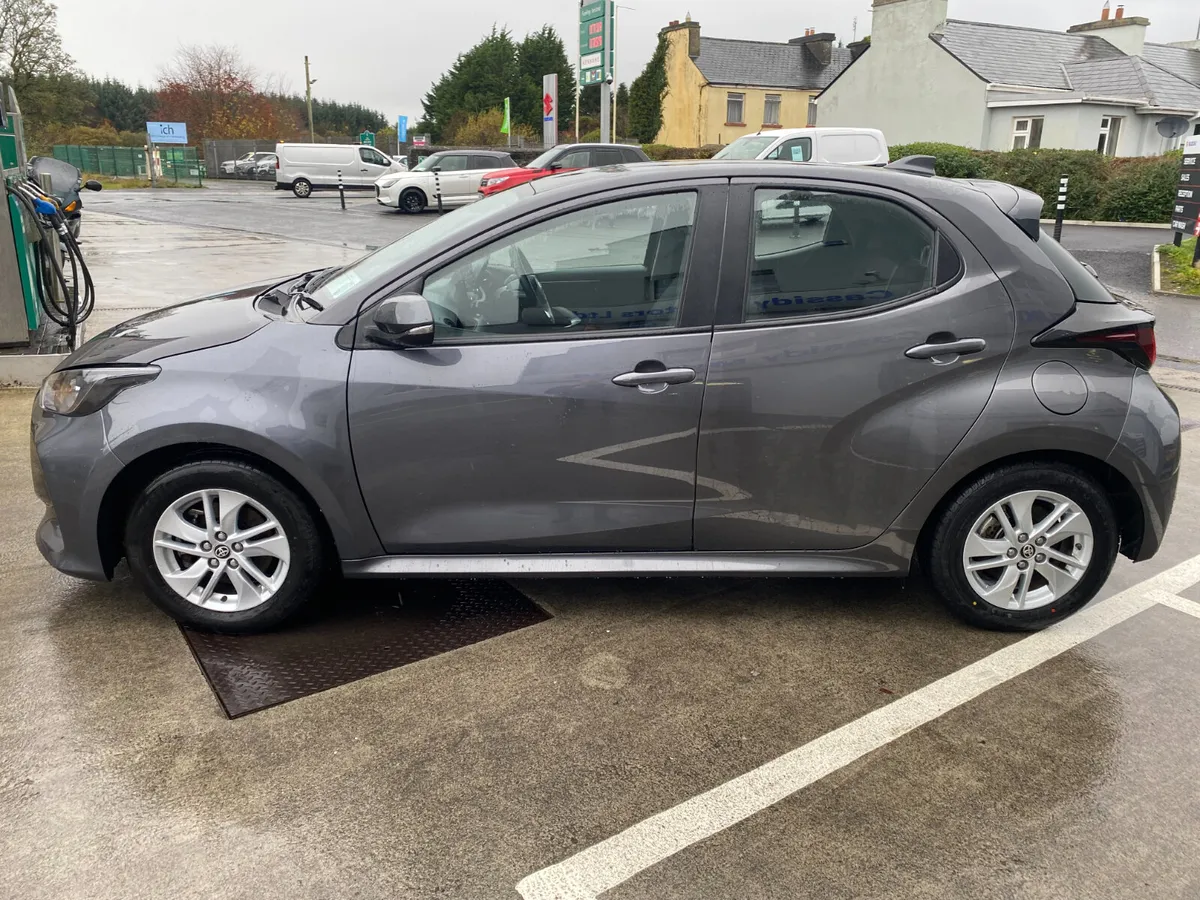 Toyota Yaris Hybrid Luna 1.5 - Image 4