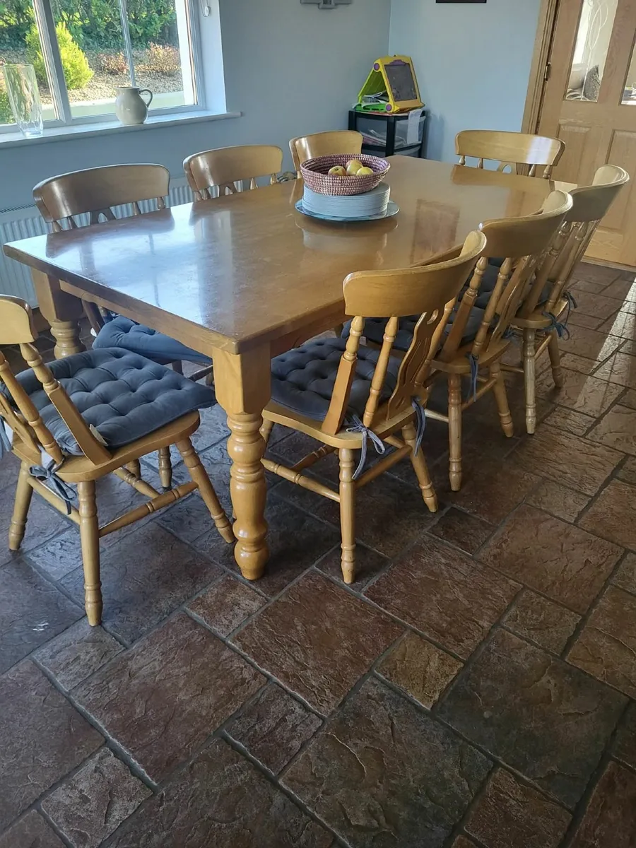 Table and Chairs - Image 2