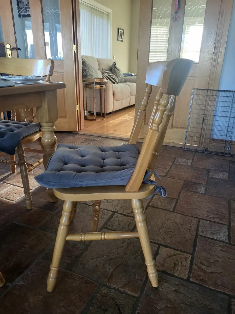 Table and Chairs - Image 3