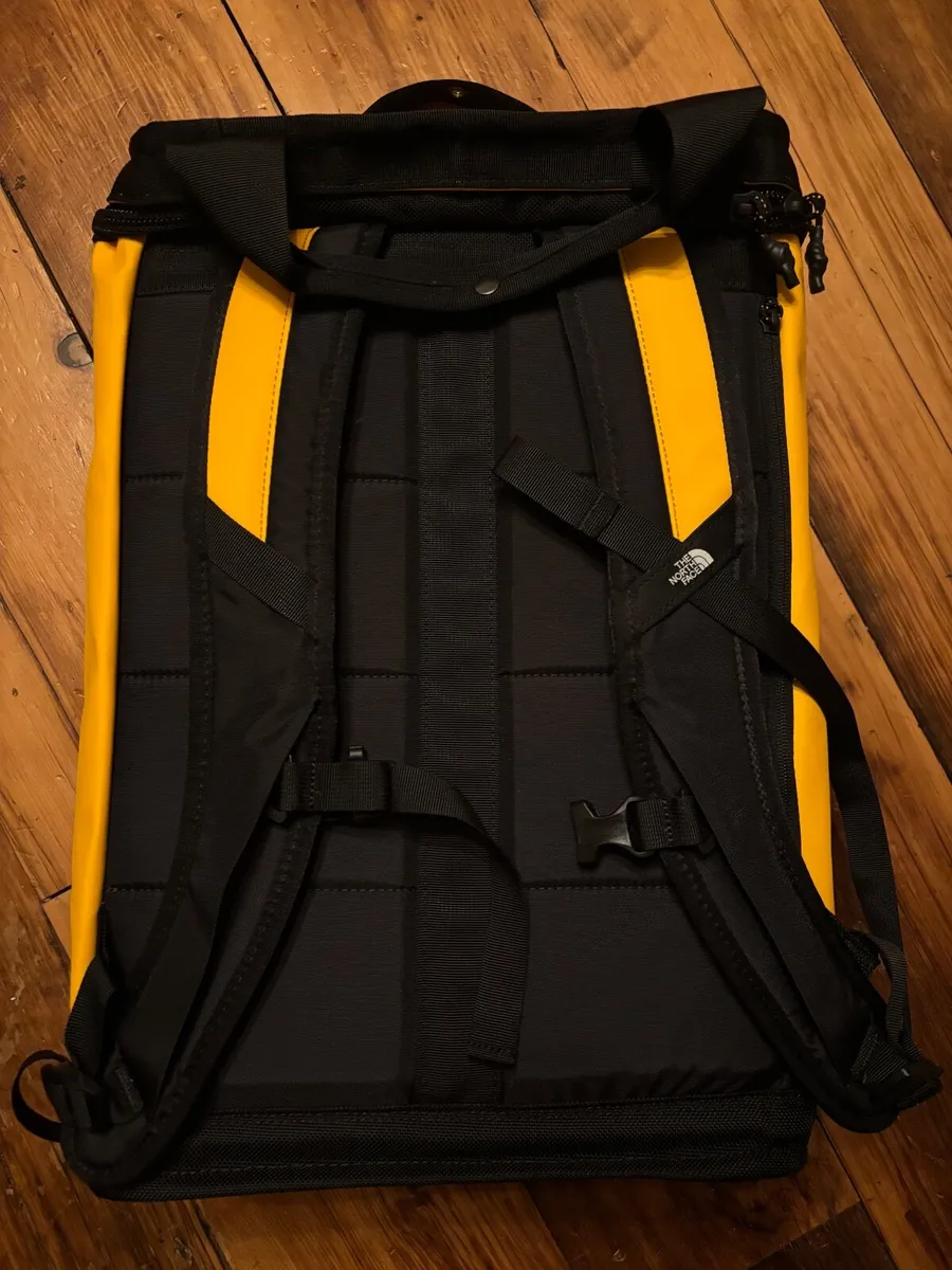 North Face 26L Backpack - Image 3