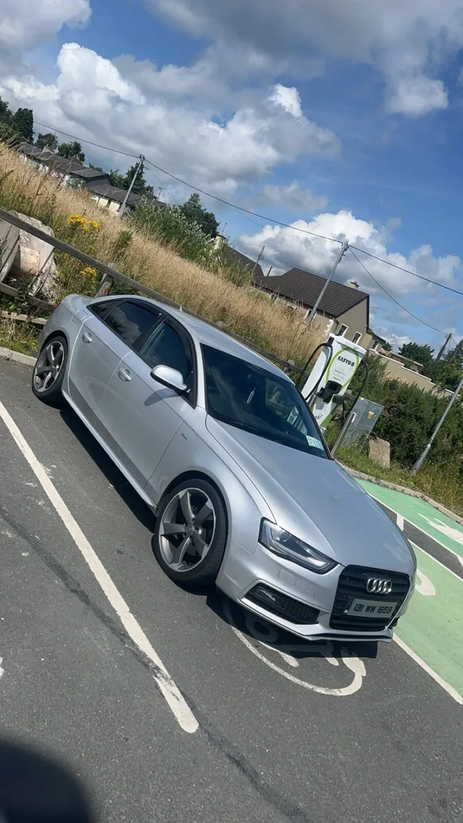 Audi A4 - S-line Black Edition - Image 3
