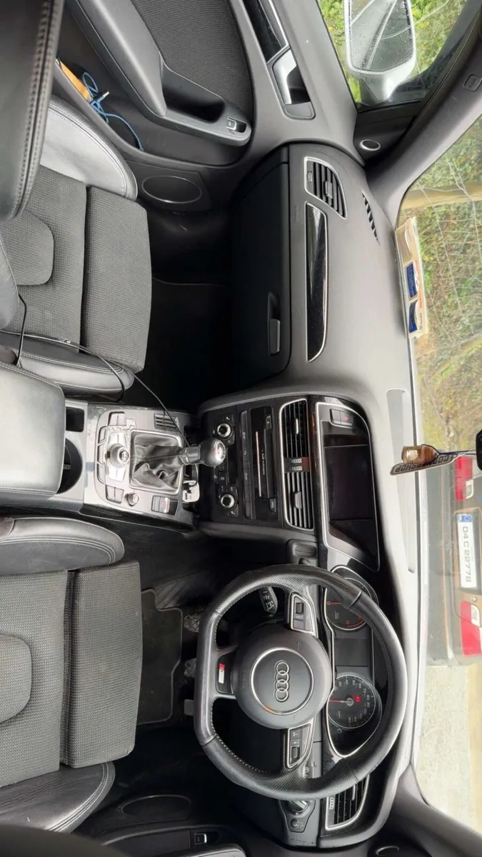 Audi A4 - S-line Black Edition - Image 4