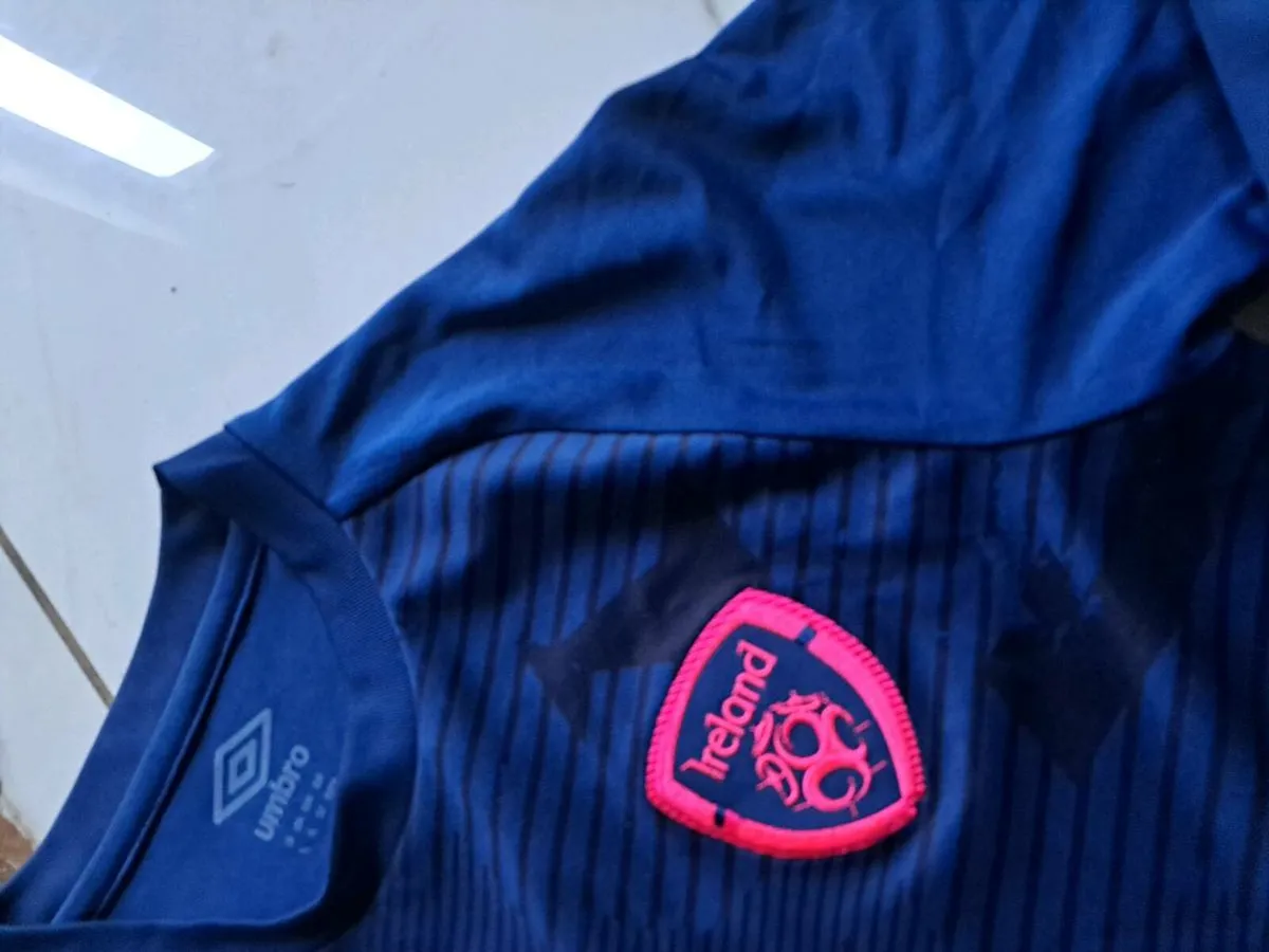 Umbro Ireland boys Jersey and Half zip 152cm 11 - Image 3