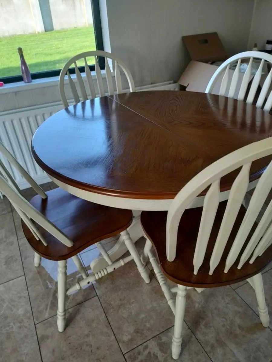Kitchen table and chairs - Image 2