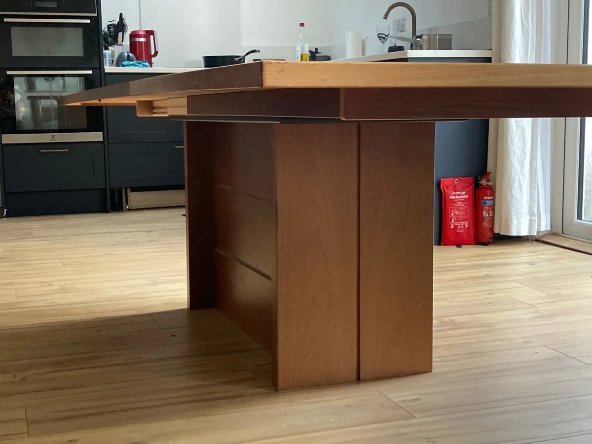 Dining table and 6 chairs - Image 1