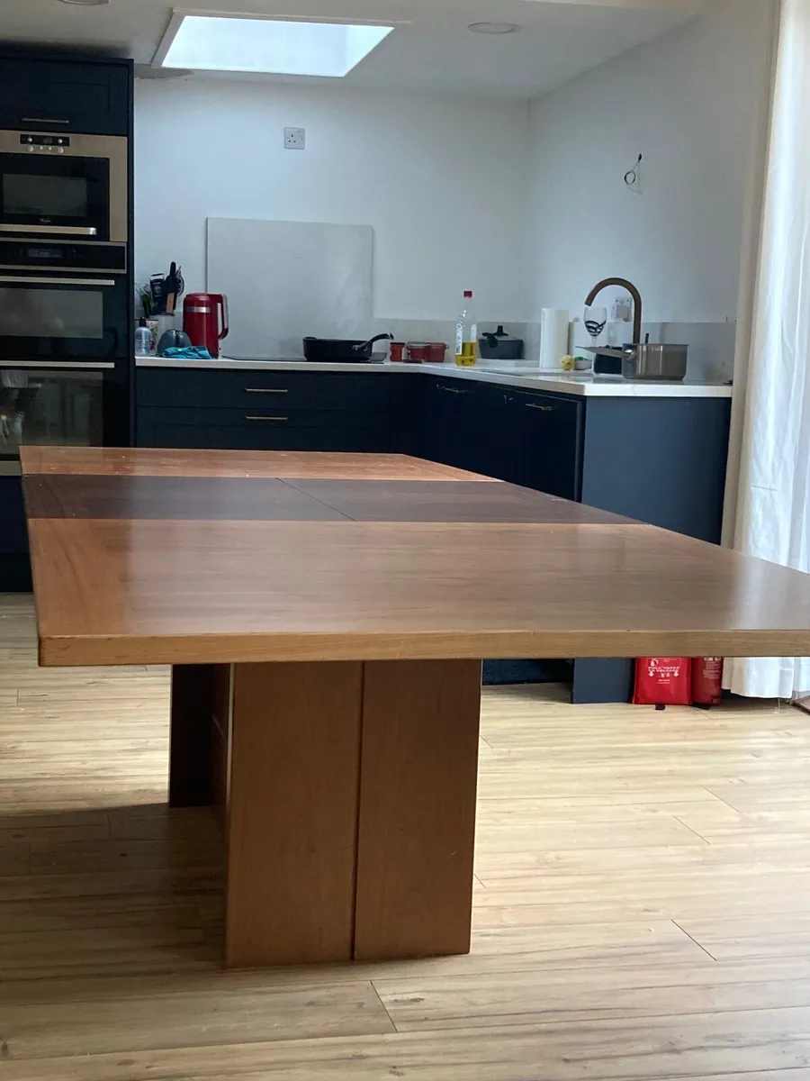 Dining table and 6 chairs - Image 2