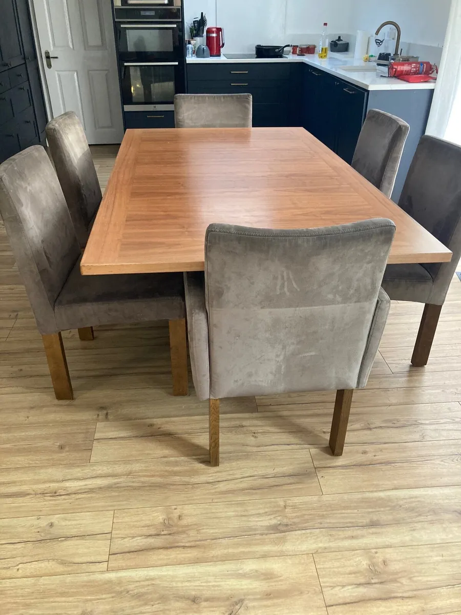 Dining table and 6 chairs - Image 4