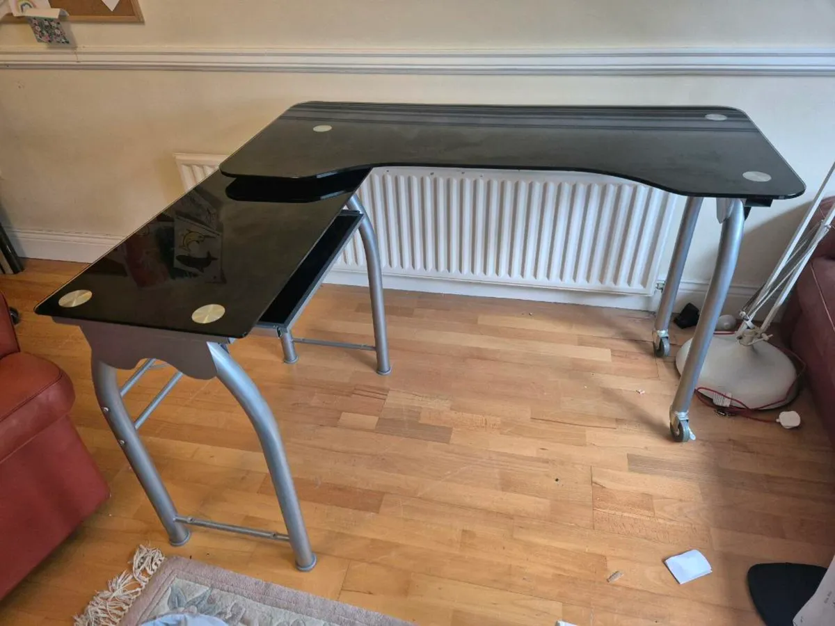 Computer Desk - Image 1