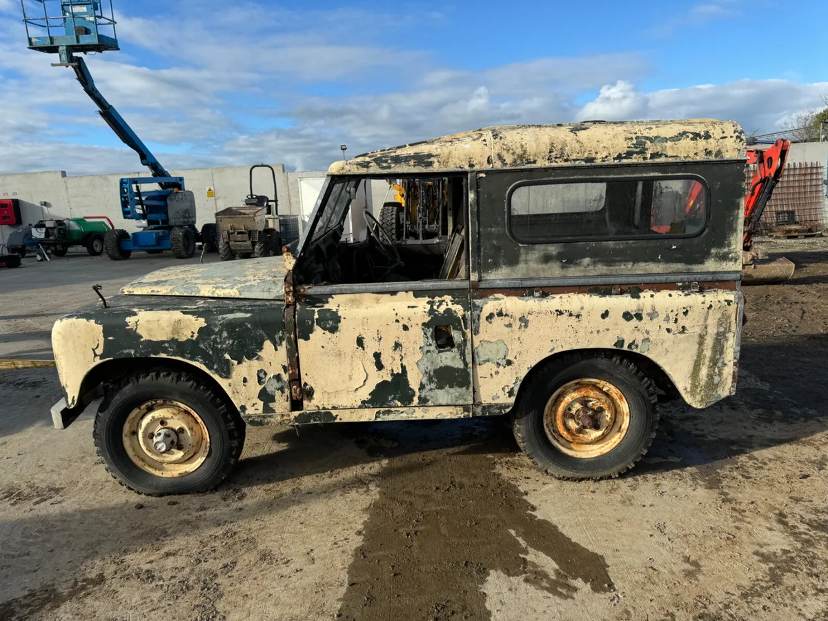 Land Rover petrol - Image 2