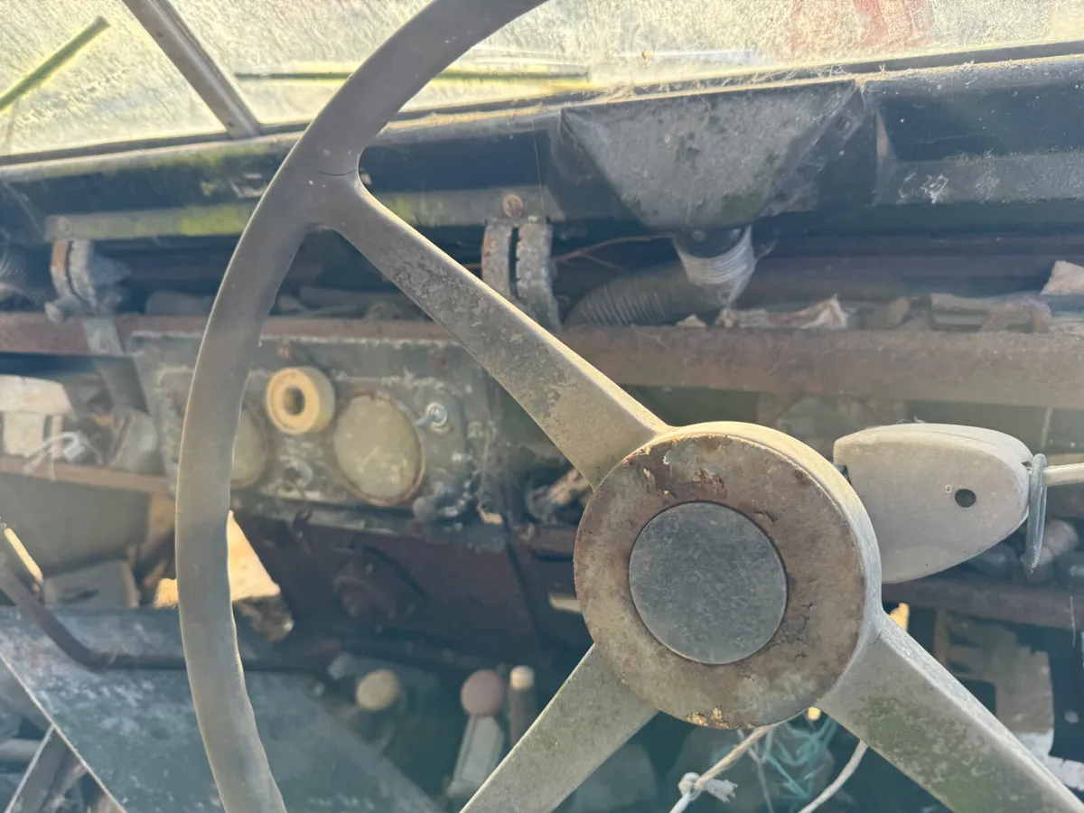 Land Rover petrol - Image 4