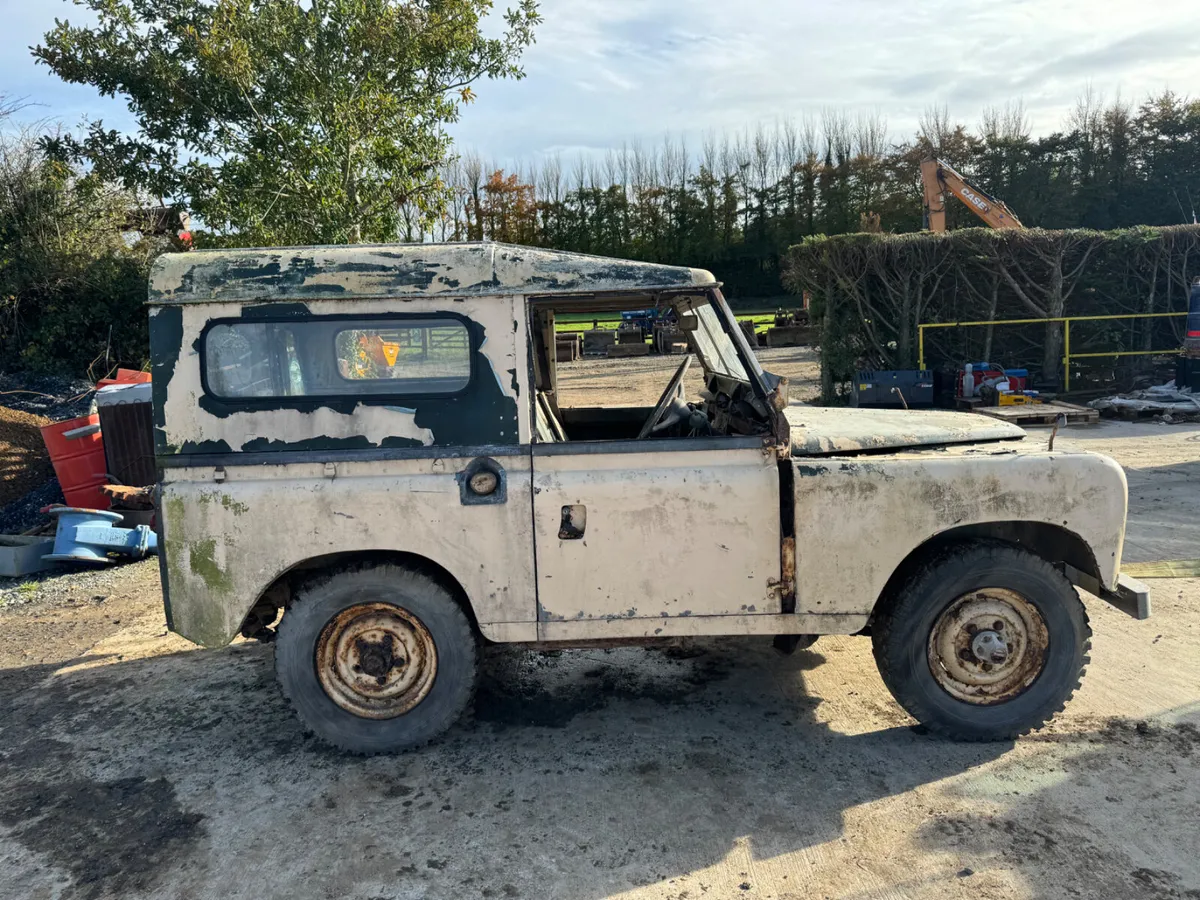Land Rover petrol - Image 1