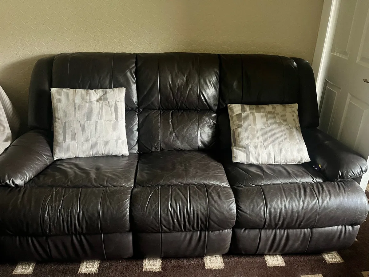 3+1+1 Suite - Sofa/Couch & Reclining Armchairs - Image 1