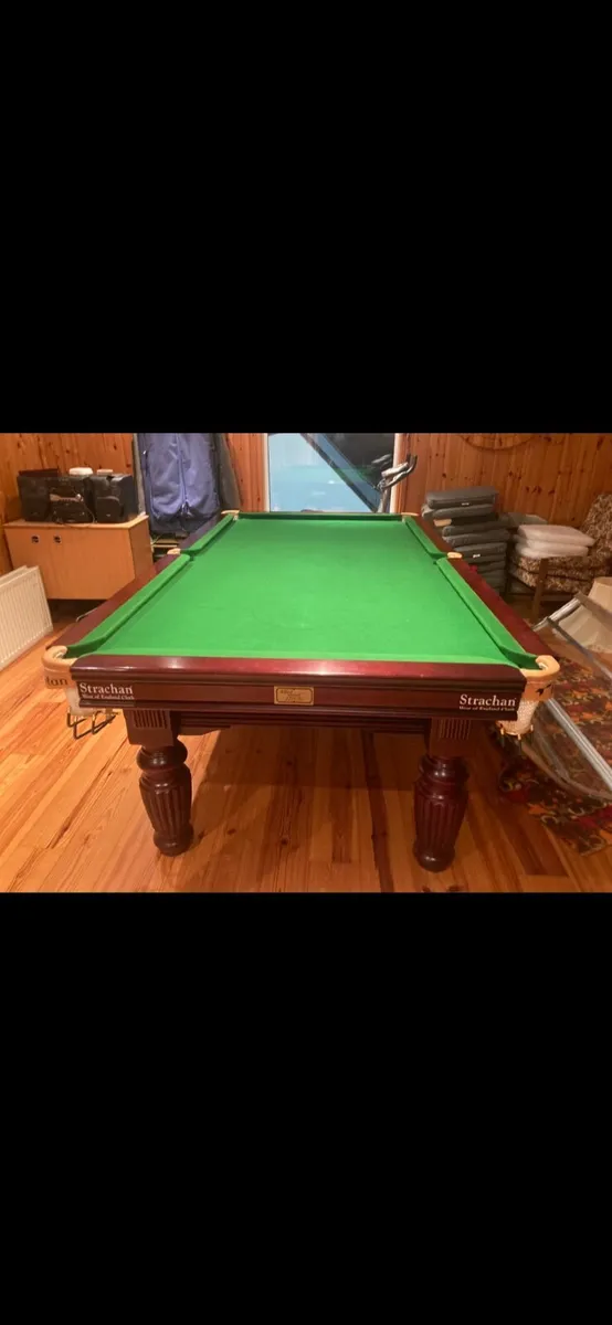 Pool table - Image 1