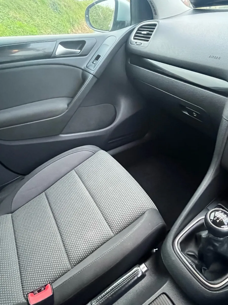 VW Golf R Line - Image 2