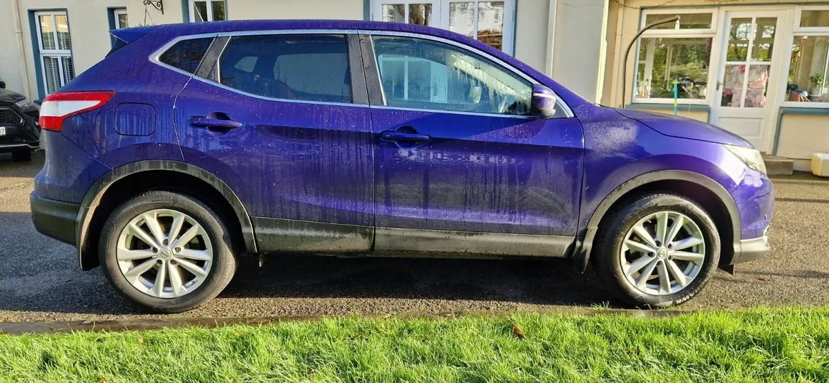 Nissan Qashqai 2015 Acenta, with panoramic roof - Image 2