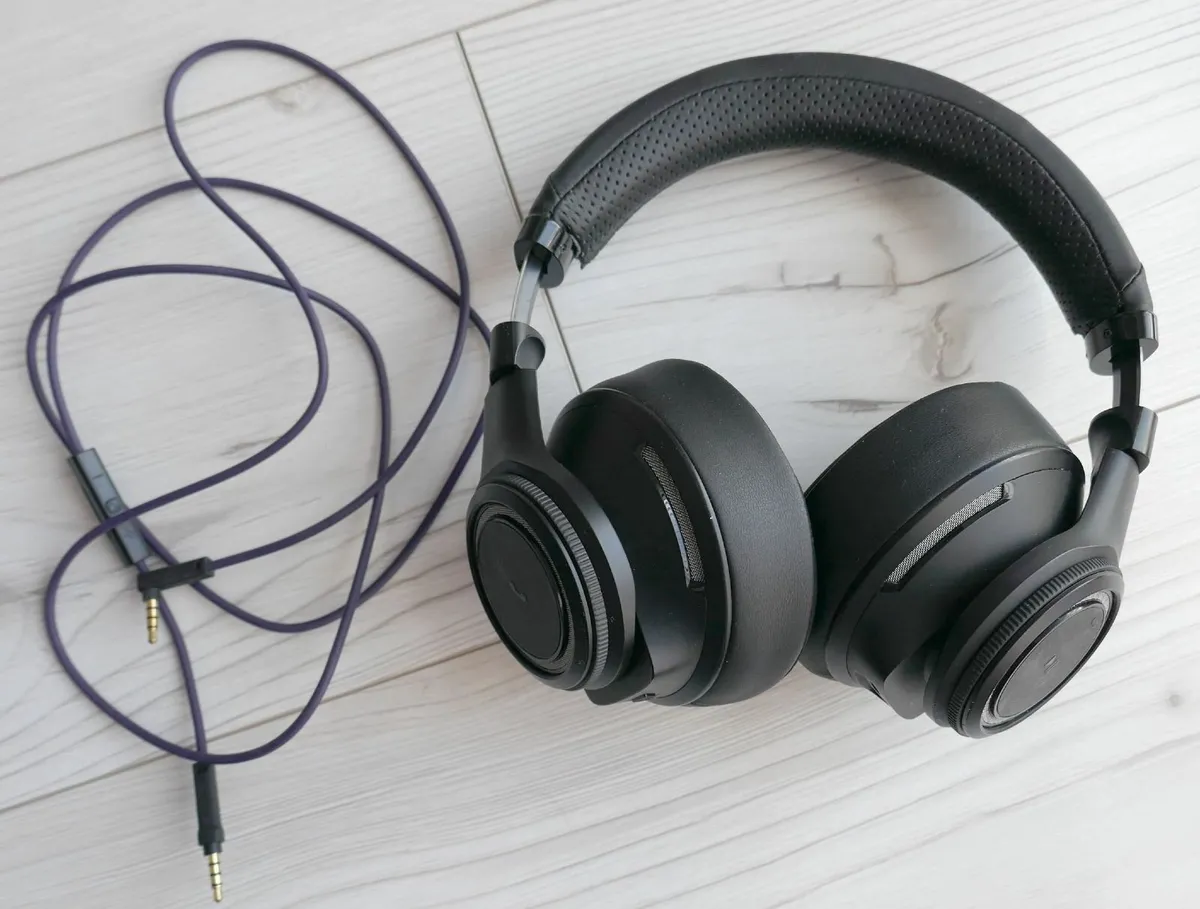 Plantronics BackBeat Pro 1 ANC headset - Image 1