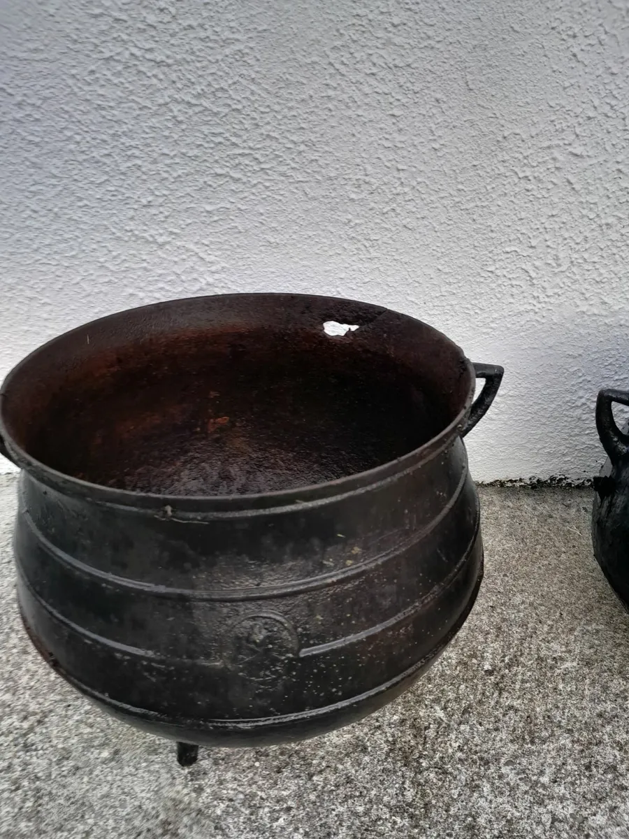Vintage cast iron pots. - Image 3