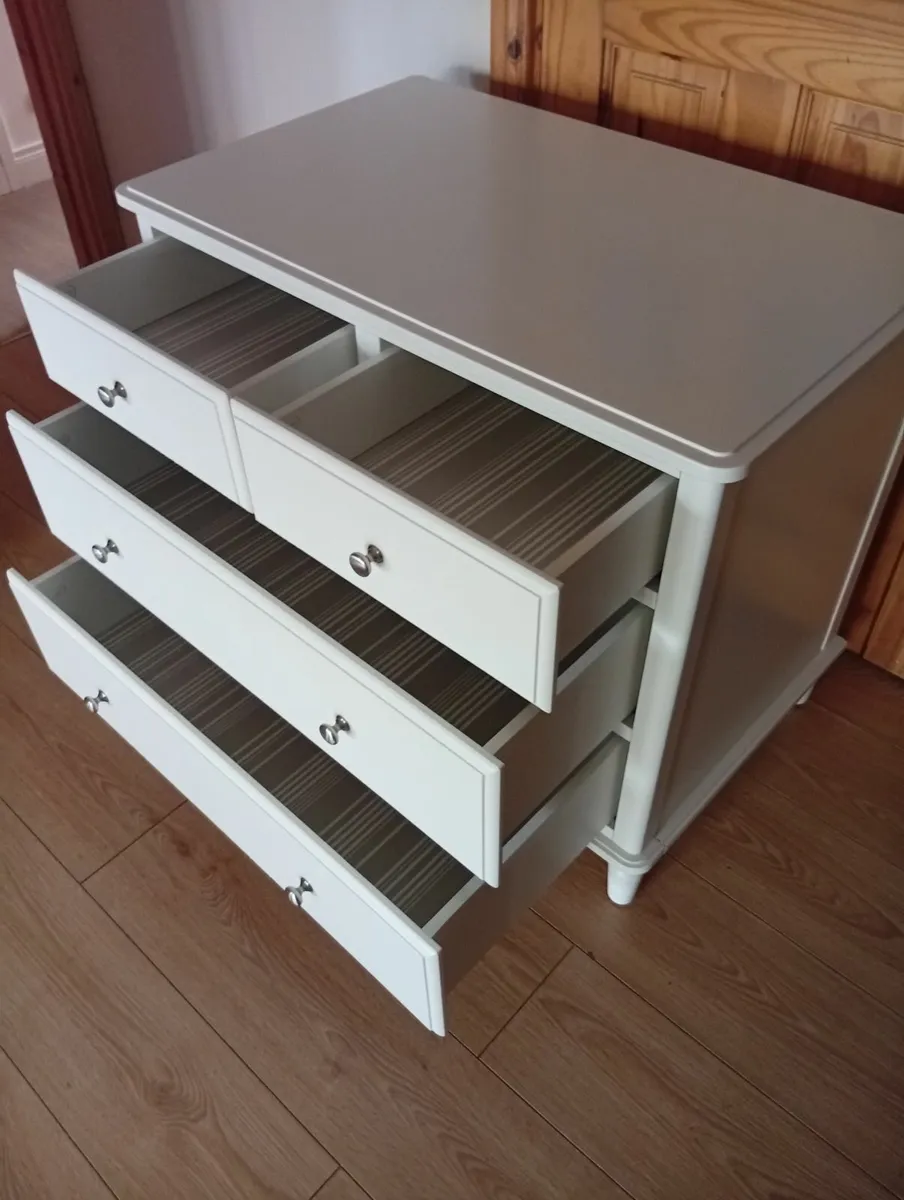Quality Roomy White chest of drawers 6months - Image 4