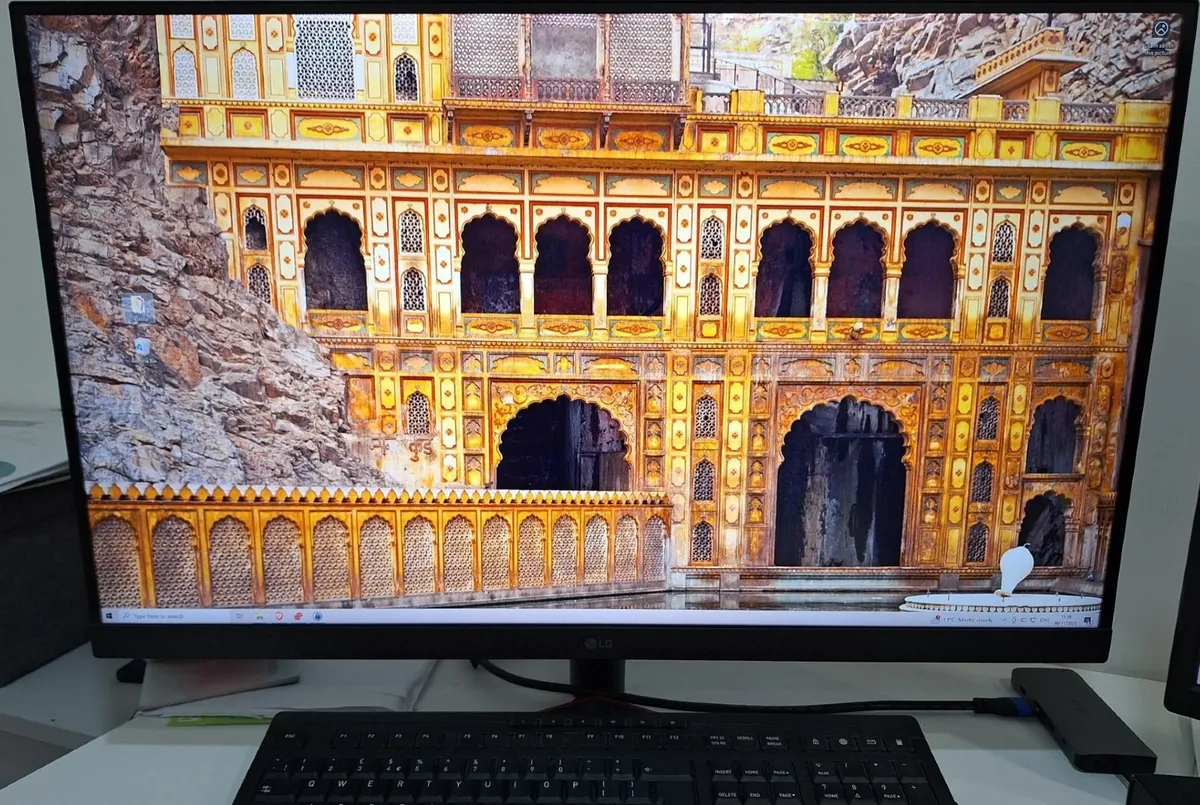 LG Ultragear Monitor 2560x1440 165Hz - Image 2