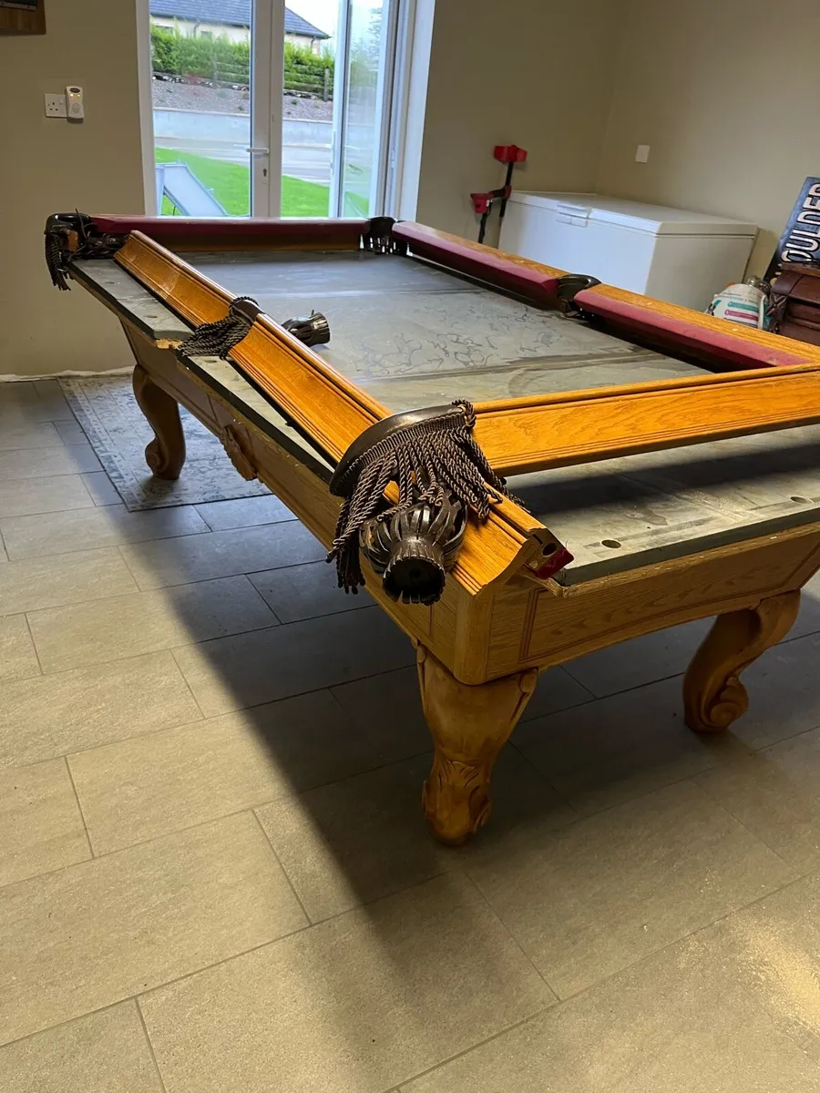 Pool table - Image 1