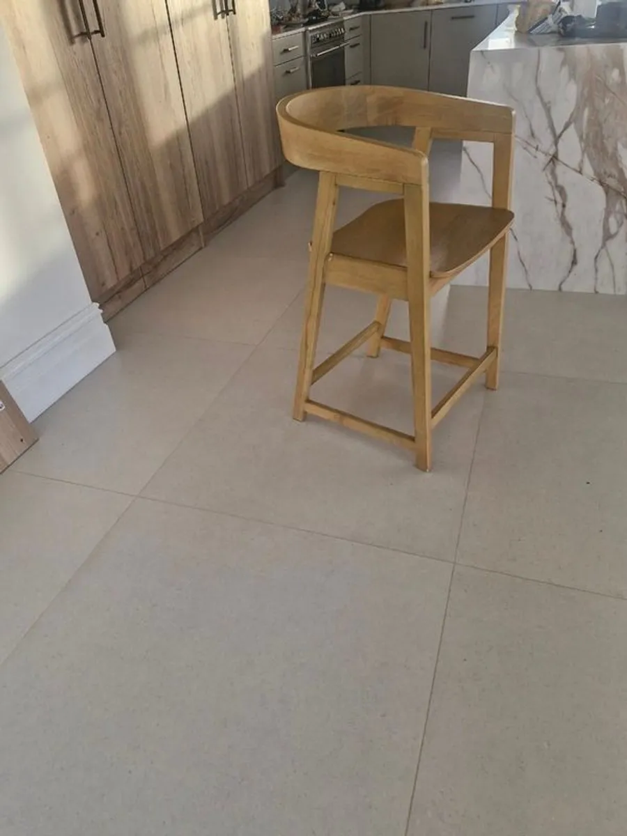 Pale Oak Island Chair/Stool Laura James brand new - Image 2