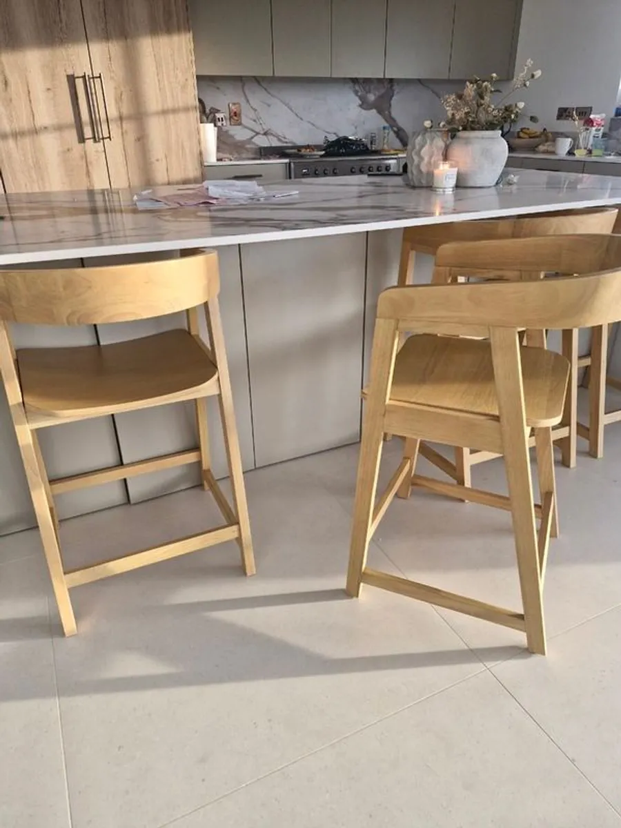 Pale Oak Island Chair/Stool Laura James brand new - Image 3