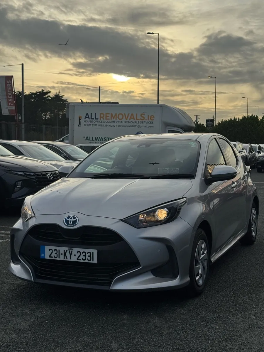 Toyota Yaris 2023 low mileage - Image 3