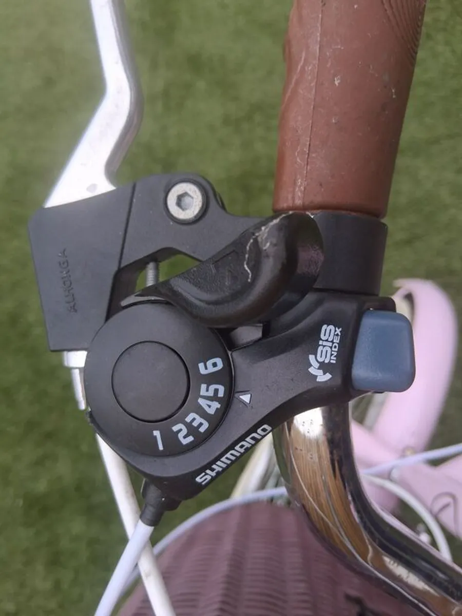 Viking Belgravia pink 24inch Girls Bike - Image 3