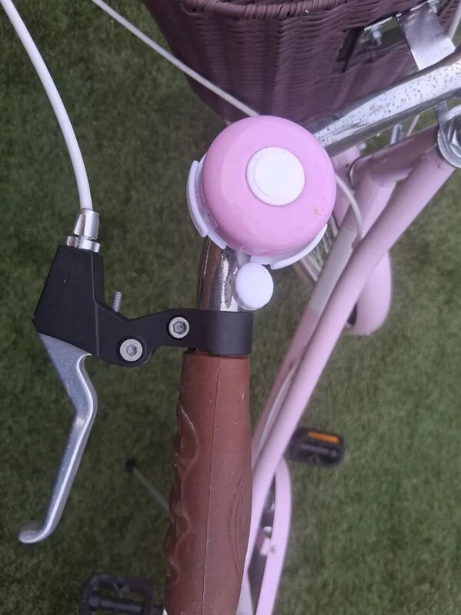 Viking Belgravia pink 24inch Girls Bike - Image 4