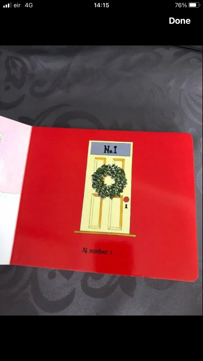 Child’s Xmas book €3 - Image 2