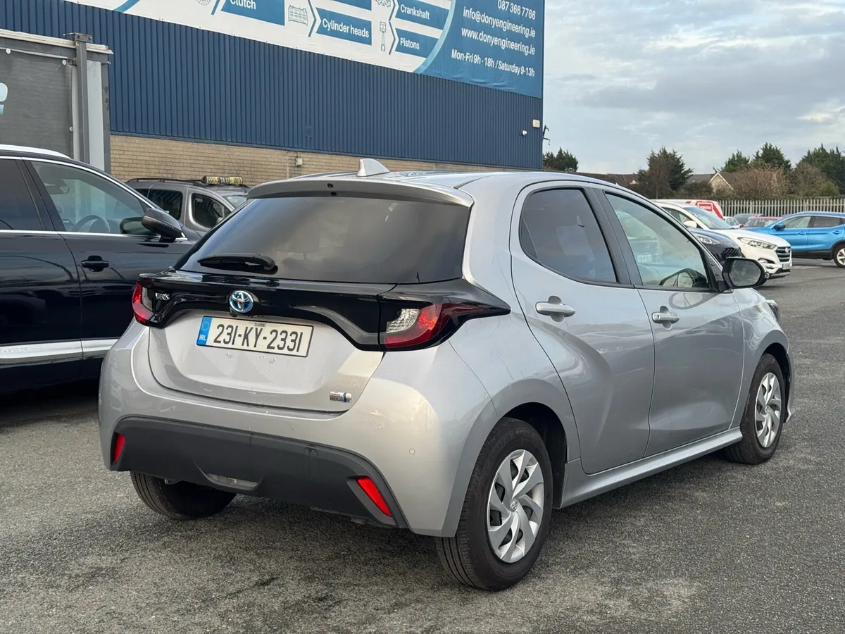 Toyota Yaris 2023 low mileage - Image 4