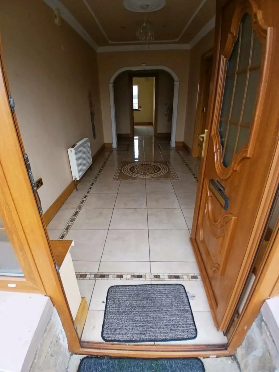 4 bedroom bungalow - Image 2