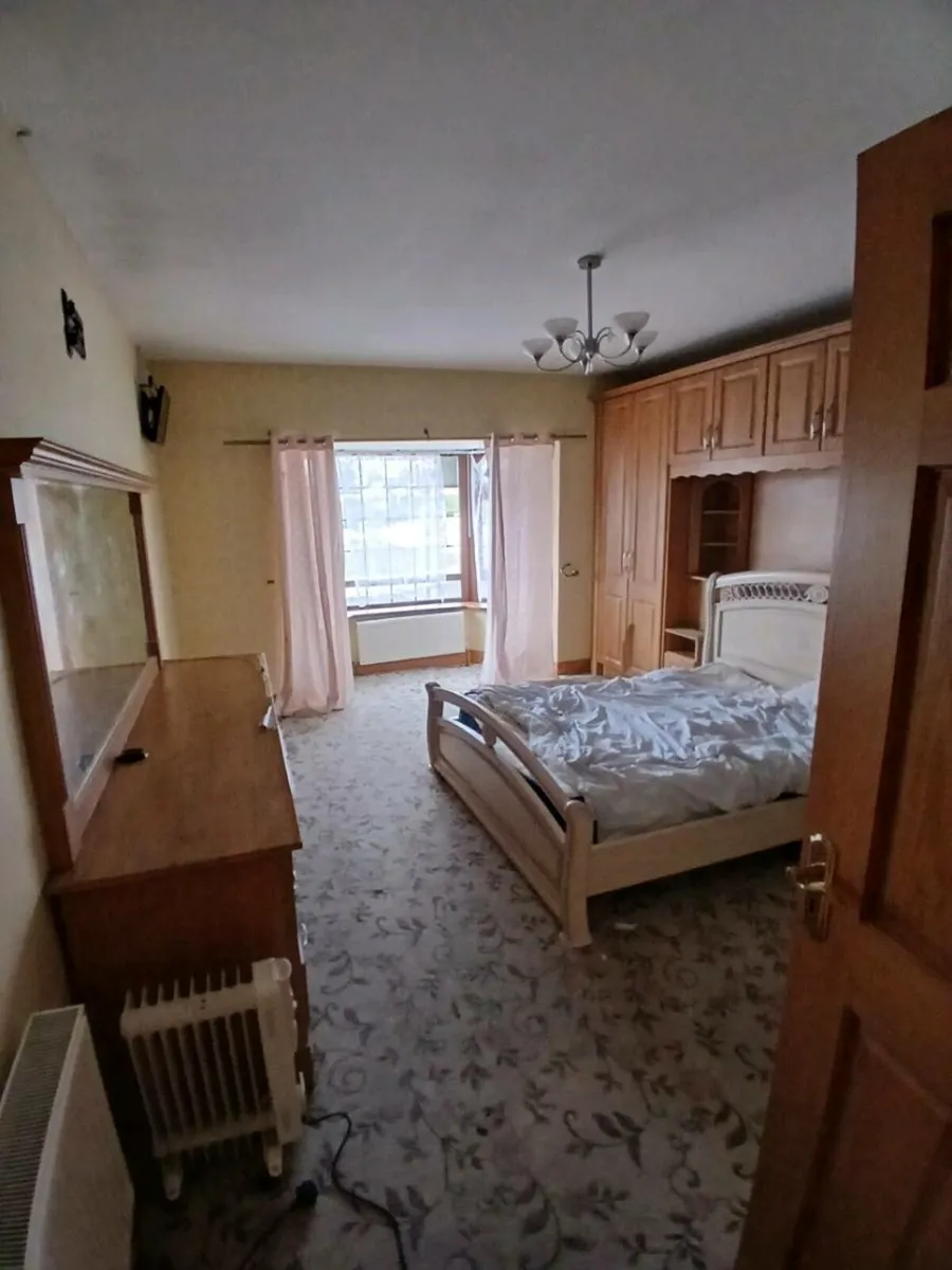 4 bedroom bungalow - Image 3