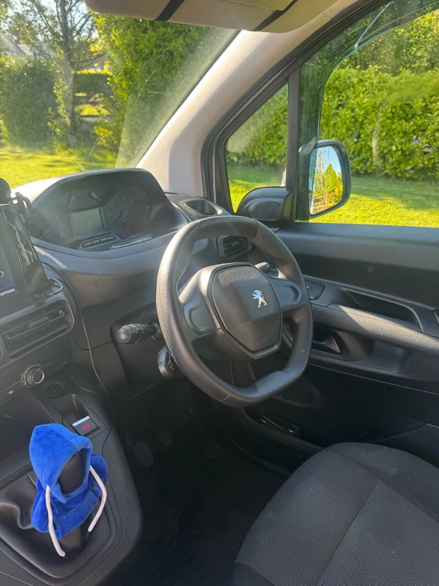 2021 Peugeot Partner - Image 2