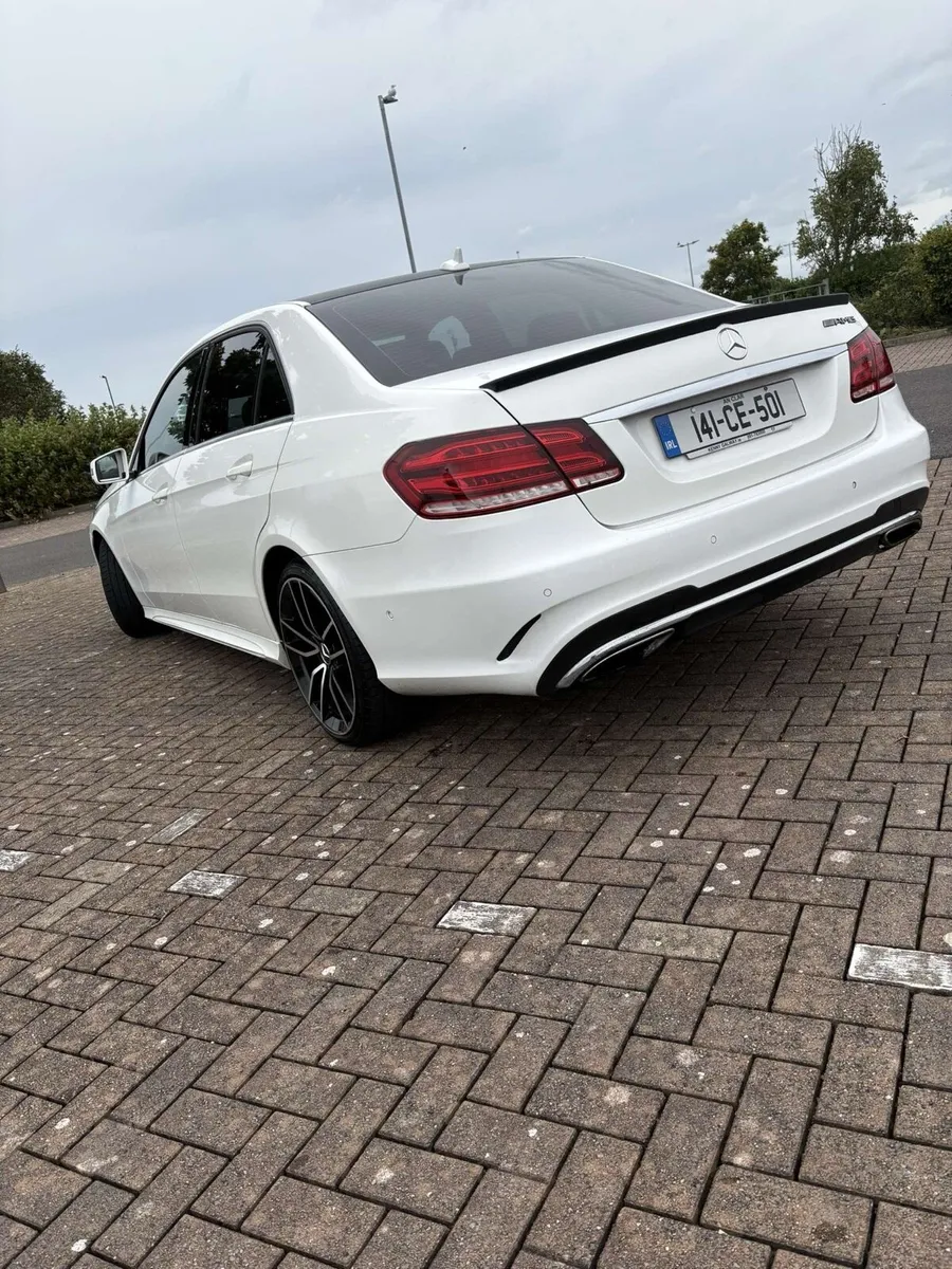 Mercedes Benz E220 - Image 3