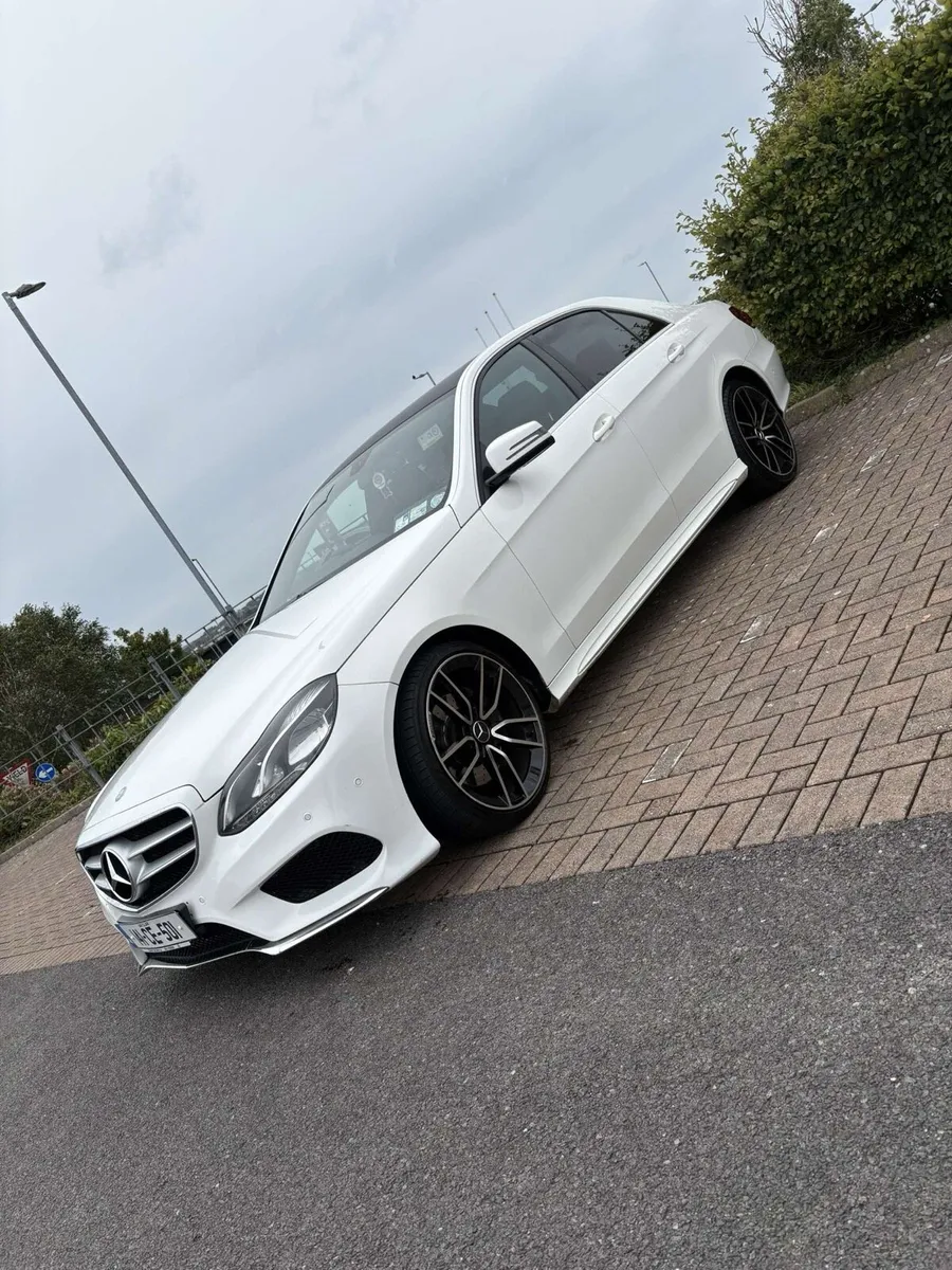 Mercedes Benz E220 - Image 4