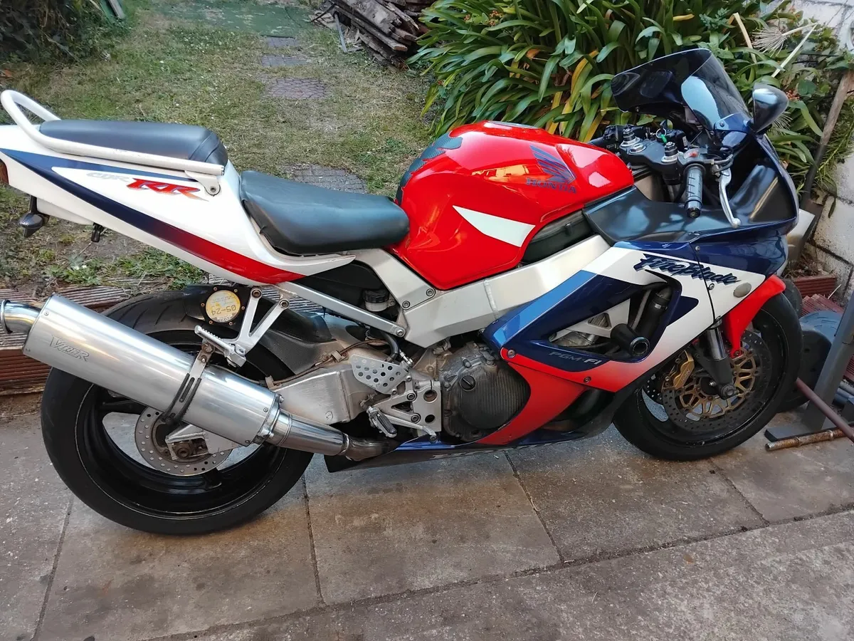 Honda Fireblade 2000 - Image 1