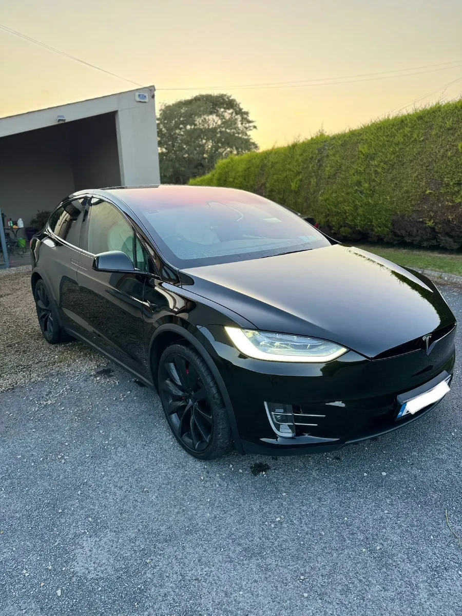 Tesla Model X 2020 - Image 2