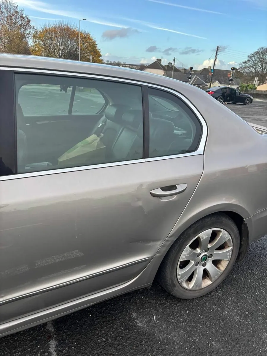 Skoda Superb 2011 - Image 4