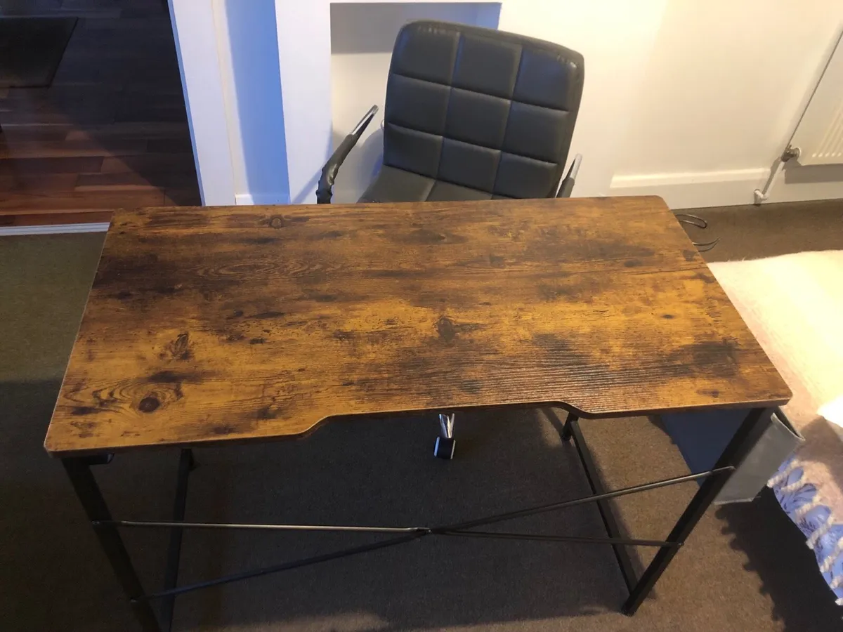 Desk and chair - Image 1