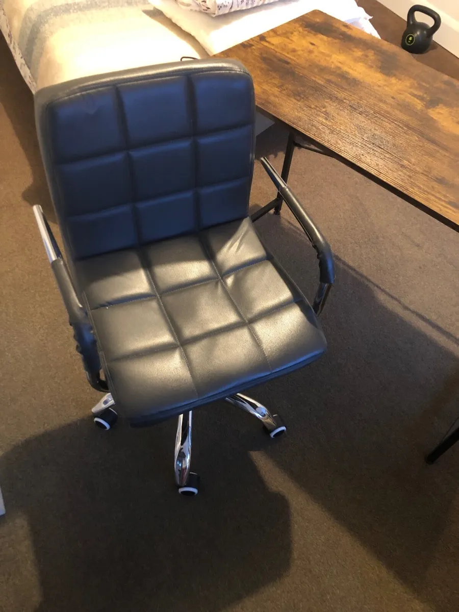 Desk and chair - Image 3