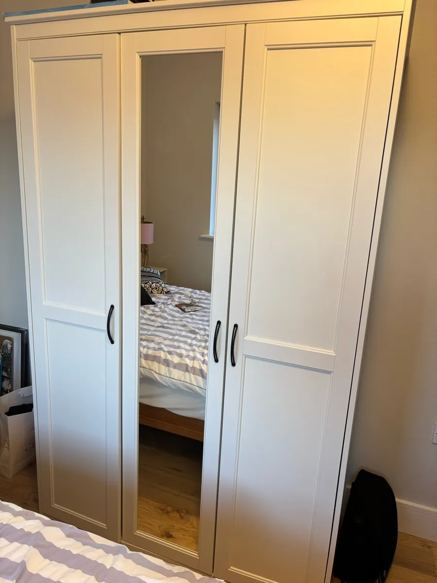 3 door Wardrobe with mirror - Image 1