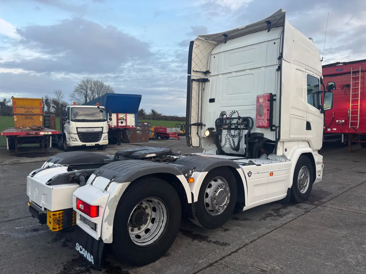 2015 R520 Topline V8 Auto 6X2 Midlift - Image 4