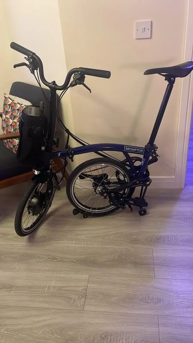 Brompton M6L 6-Speed Electric Fold-up City Bike - Image 4