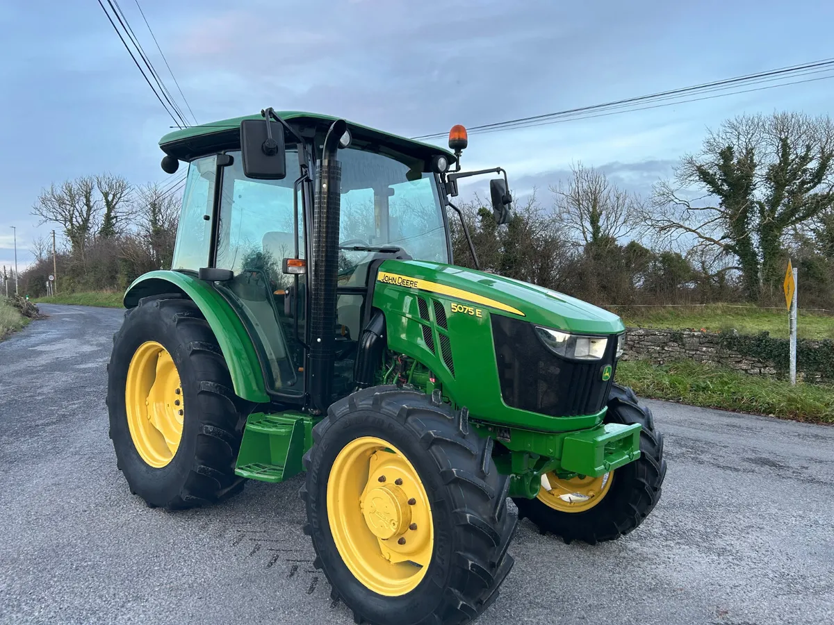 2018 John Deere 5075E - Image 1
