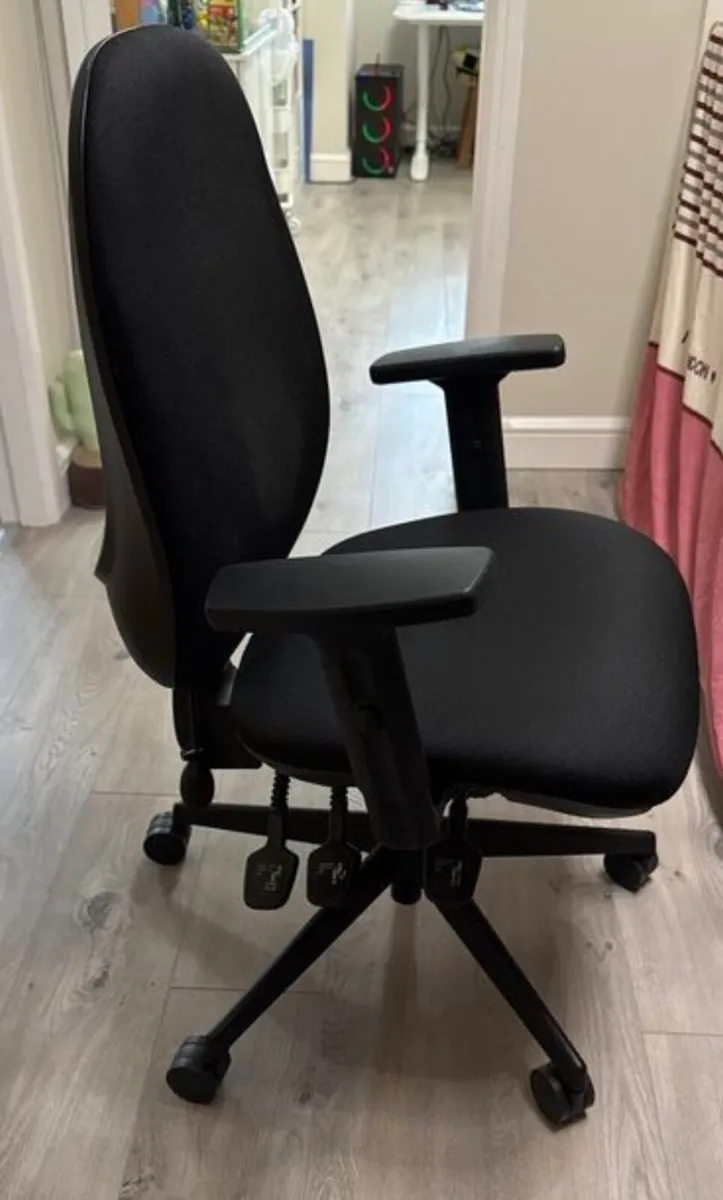 Office chair - Image 1