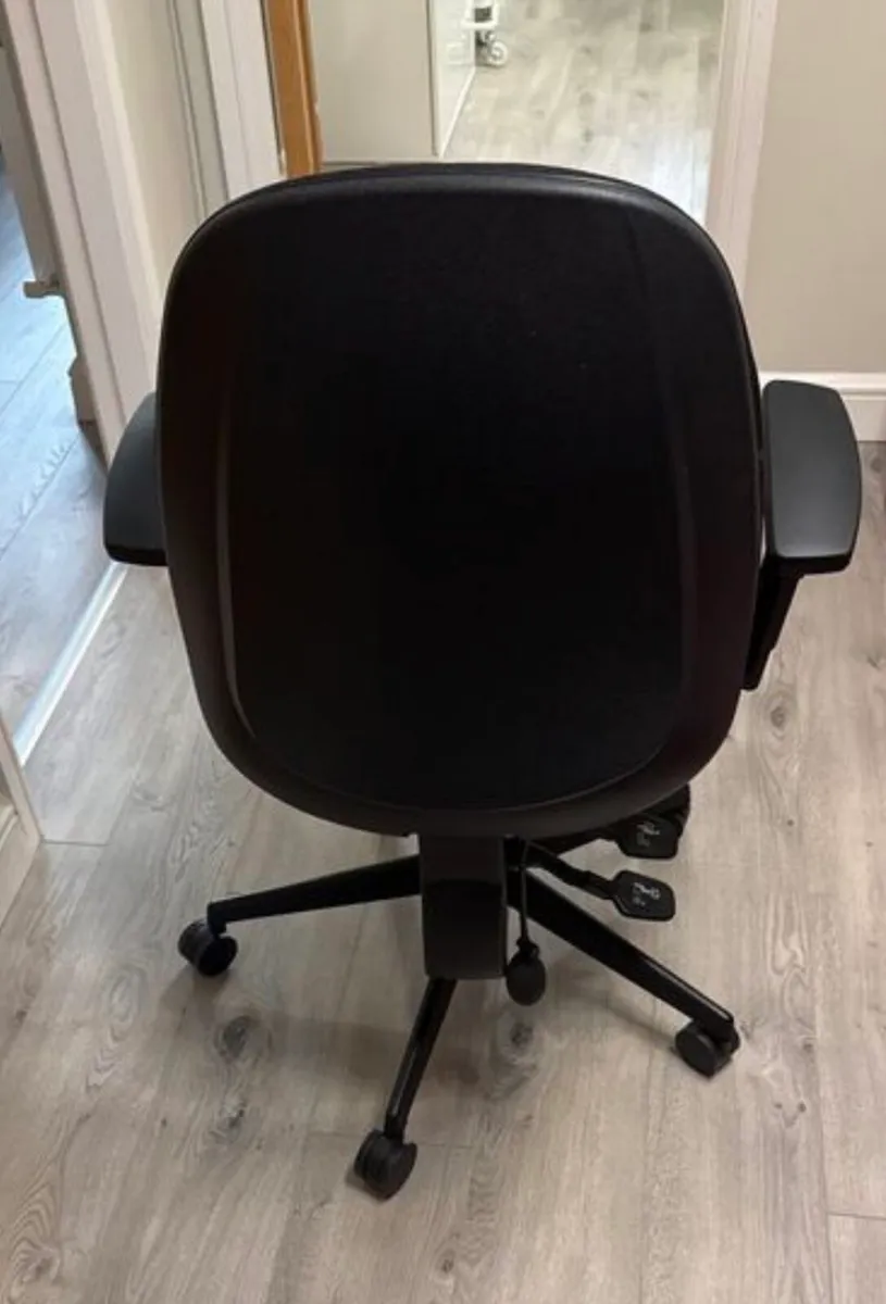 Office chair - Image 2